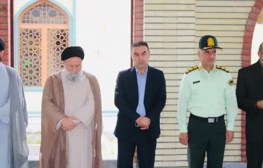  رضــــــــــوانــشهر/غبارروبی مزار شهدا درسالروز ورودآزادگان به میهن