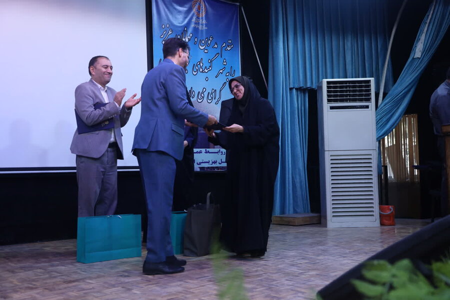 تقدیر مدیرکل بهزیستی استان اصفهان از جمعی از حامیان و کارکنان ساعی در نشست شورای اداری