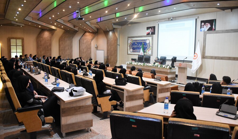 تبیین برنامه‌های تحولی دفتر امور خانواده و بانوان در نشست تخصصی کرمانشاه