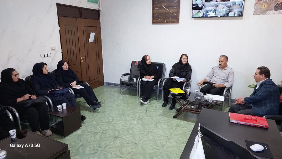 نشست مسئولان بهزیستی کردستان با مددکاران مراکز مثبت زندگی در سقز برگزار شد
