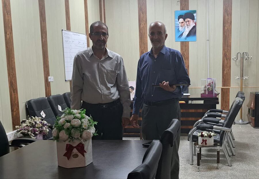 تجلیل از تنها آزاده بازنشسته بهزیستی نهاوند همزمان با سالروز ورود آزادگان به میهن