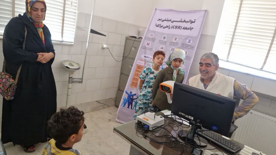 به وقت پیشگیری؛ غربالگری بینایی کودکان روستای ترک‌آباد شهرستان اردکان 