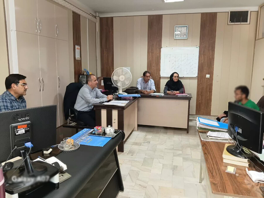 برگزاری شورای معافیت سربازی با حضور پزشکان نظام وظیفه در بهزیستی همدان