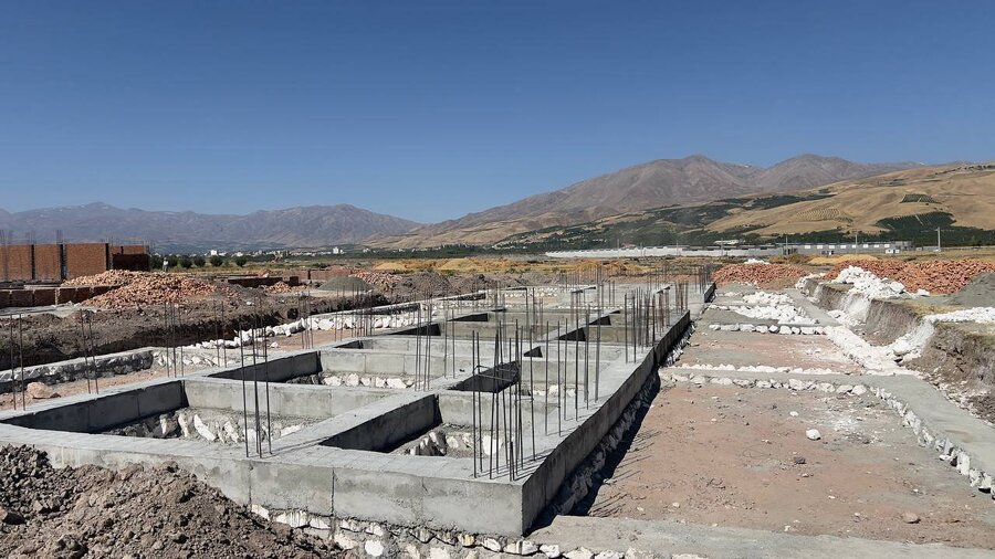 واگذاری رایگان هفت قطعه زمین برای ساخت مسکن ۱۴ خانوار مددجوی بهزیستی توسط بنیاد مسکن اشنویه