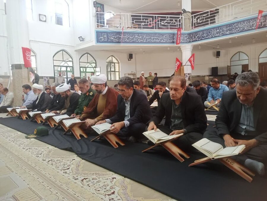رئیس و کارکنان بهزیستی کامیاران در مراسم گرامیداشت چهلم رهبر شهید انقلاب حضور یافتند