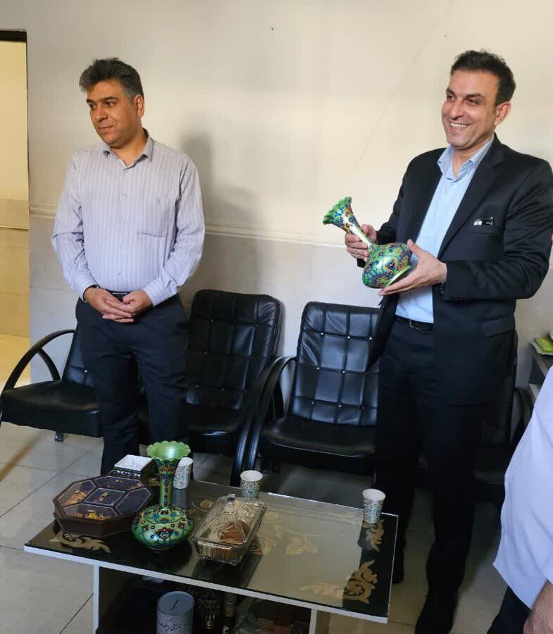 مدیرکل دفتر امور فرهنگی و اجتماعی استانداری کردستان از موسسه خیریه «باران» قروه بازدید کرد