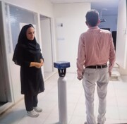 اهدای کپسول اکسیژن به توانخواه تحت پوشش بهزیستی بهار
