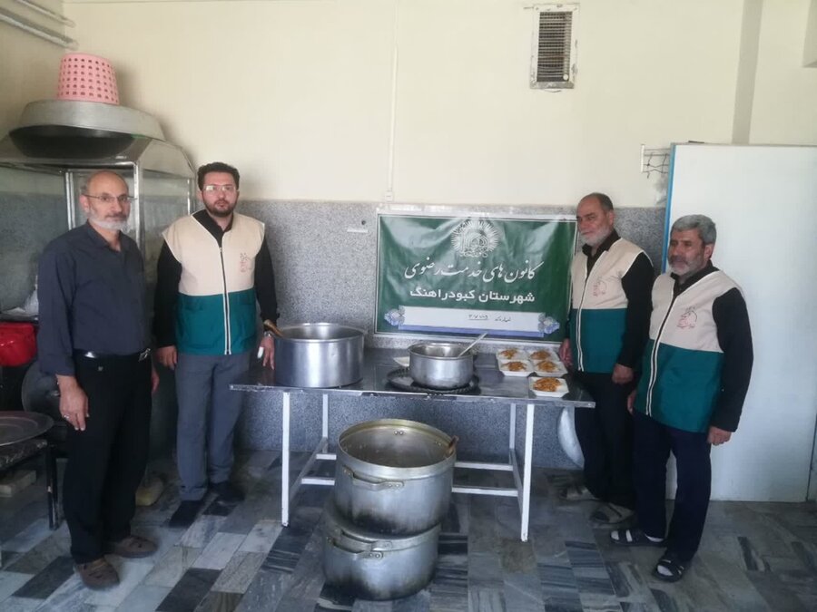 توزیع ۸۰ پرس غذای گرم در مرکز توانبخشی باب‌الحوائج کبودرآهنگ