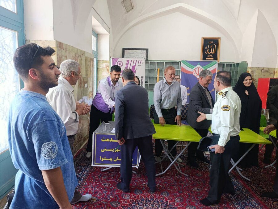 پیشوا | برگزاری میزخدمت در نماز جمعه