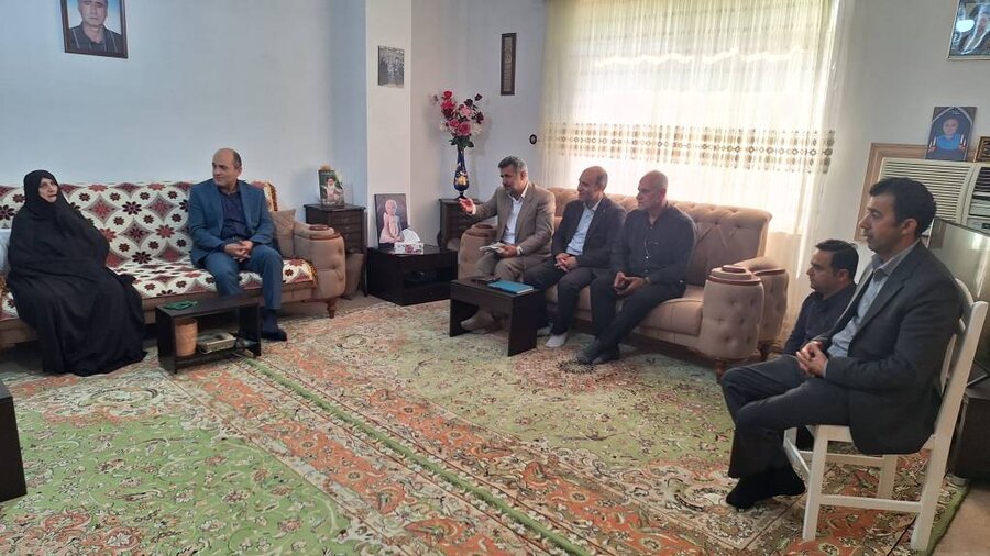 دیدار مدیرکل بهزیستی گیلان با خانواده شهید «سرور فلاح» و ادای احترام به شهدای گمنام شهرستان تالش