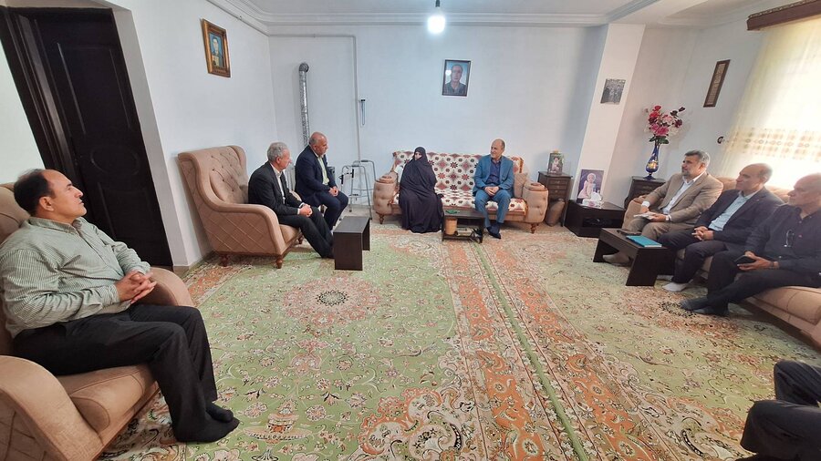 دیدار مدیرکل بهزیستی گیلان با خانواده شهید «سرور فلاح» و ادای احترام به شهدای گمنام شهرستان تالش