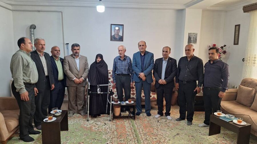 تالش | دیدار مدیرکل بهزیستی گیلان با خانواده شهید «سرور فلاح» و ادای احترام به شهدای گمنام شهرستان تالش