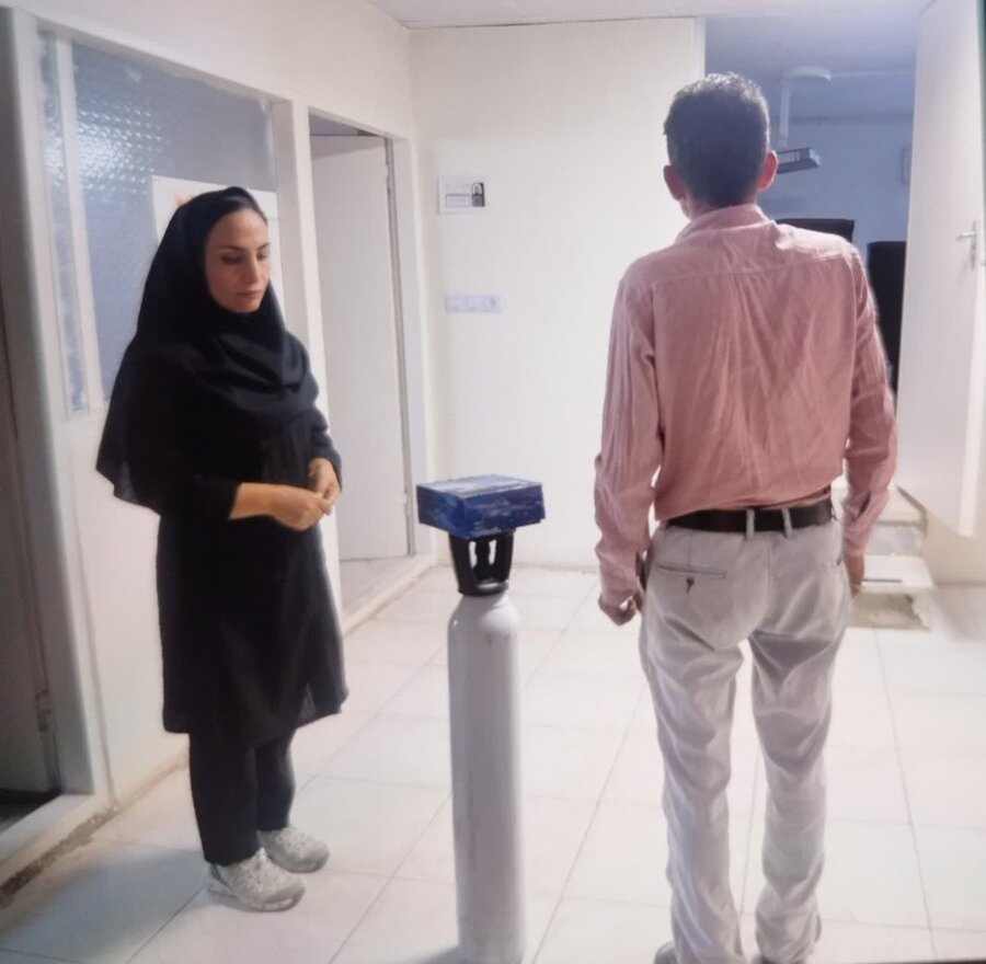 اهدای کپسول اکسیژن به توانخواه تحت پوشش بهزیستی بهار