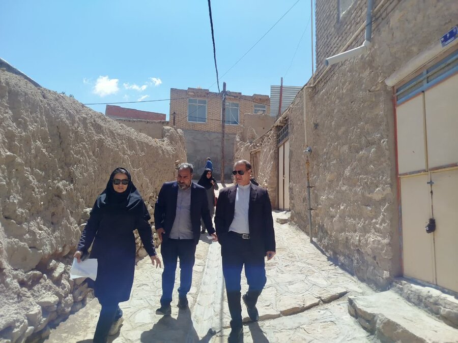 بازدید مدیرکل بهزیستی خراسان شمالی از منازل مددجویان چناران‌شهر/ توزیع ۳۰ سبد معیشتی میان خانواده‌های تحت حمایت
