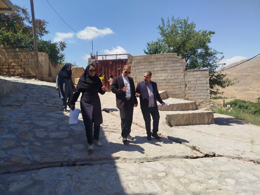 بازدید مدیرکل بهزیستی خراسان شمالی از منازل مددجویان چناران‌شهر/ توزیع ۳۰ سبد معیشتی میان خانواده‌های تحت حمایت
