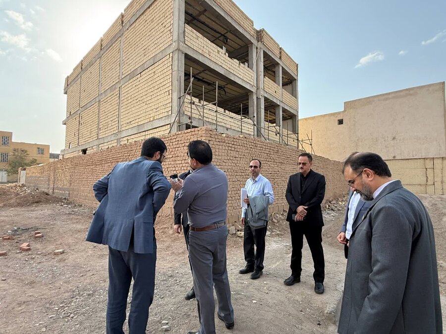 بازدید مسئولان از ساختمان درمانگاه تخصصی در حال احداث توانبخشی فرزندان آسمانی