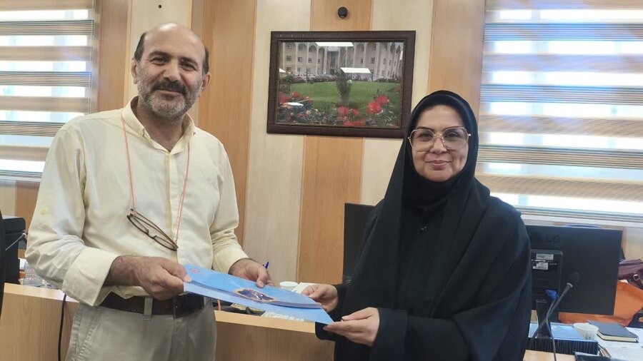 مدیرکل بهزیستی استان اصفهان از پزشکان اداره‌کل بهزیستی استان اصفهان به مناسبت روز پزشک تقدیر کرد