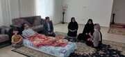 بازدید رئیس اداره بهزیستی پارس‌آباد از منزل توانخواه ضایعه نخاعی به مناسبت هفته دولت