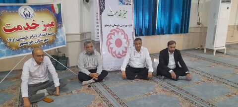استقرار میز خدمت بهزیستی خرمشهر در محل برگزاری نماز جمعه