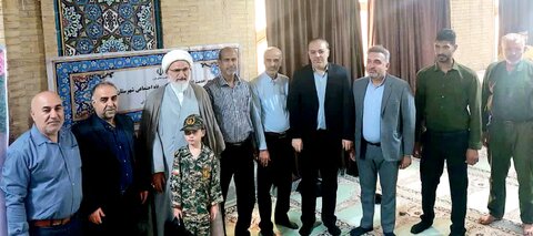 برپایی میز ارتباط مردمی بهزیستی آبادان در مصلای نماز جمعه