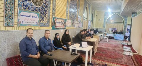 برگزاری میز خدمت بهزیستی رزن همزمان با هفته دفاع مقدس