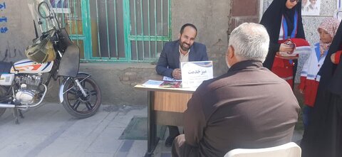 برگزاری میز خدمت بهزیستی فامنین همزمان با هفته دفاع مقدس