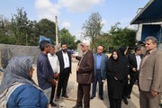 بازدید میدانی رئیس گروه مدیریت بحران و پدافند غیرعامل بهزیستی کشور و مدیرکل بهزیستی مازندران از منزل مددجوی آسیب‌دیده از سیلاب در روستای اسبوکلا ساری