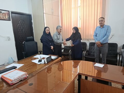 تجلیل از مربی و رابط ناشنوایان شهرستان بهبهان به مناسبت هفته ناشنوایان