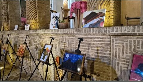 جلوه‌ای از هنر و تجربه؛ نمایشگاه آثار هنری سالمندان «سرای آرامش» در خانه قطب دزفول