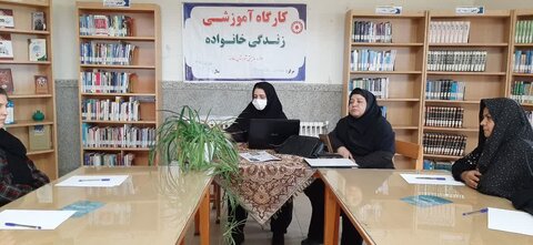 برگزاری کارگاه آموزشی «زندگی ـ خانواده» ویژه مادران و مربیان مهدهای کودک در نهاوند