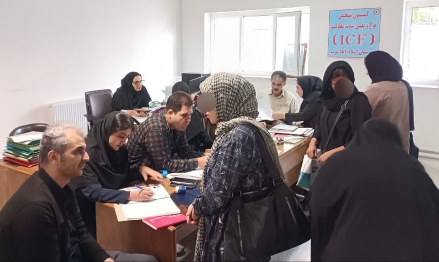 بازدید معاون توانبخشی از کمیسیون پزشکی اسلام‌آبادغرب