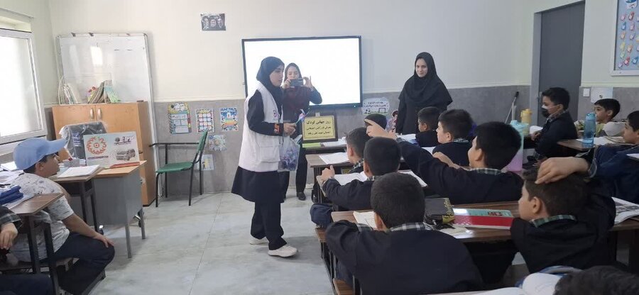 آشنایی دانش‌آموزان با خدمات اورژانس اجتماعی در هفته ملی کودک