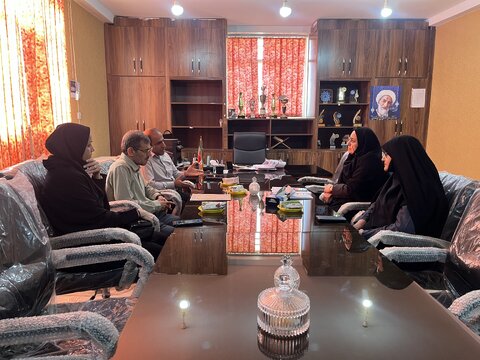 بررسی راهکارهای همکاری بهزیستی و نهضت سوادآموزی در شوشتر