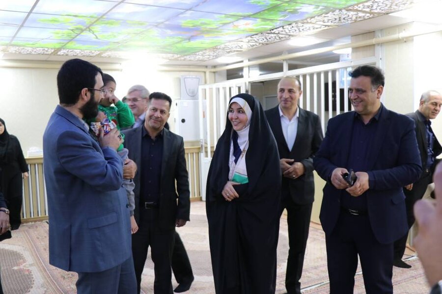لبخند کودکان شیرخوارگاه مهر ارومیه در هفته ملی کودک با حضور مسئولان