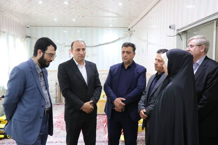 لبخند کودکان شیرخوارگاه مهر ارومیه در هفته ملی کودک با حضور مسئولان
