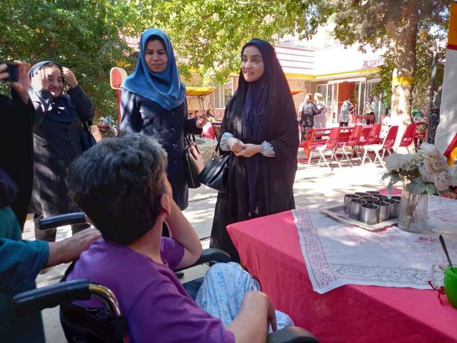 شهریار | پیوند نسل‌ها در آسایشگاه سالمندان طراوت؛ کودکان مهمان سالمندان شدند