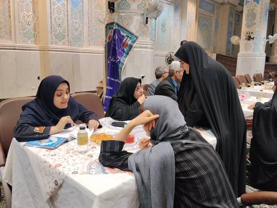 شهرتهران| برگزاری میز خدمت در مسجد چهارده معصوم به شهروندان محله یافت‌آباد