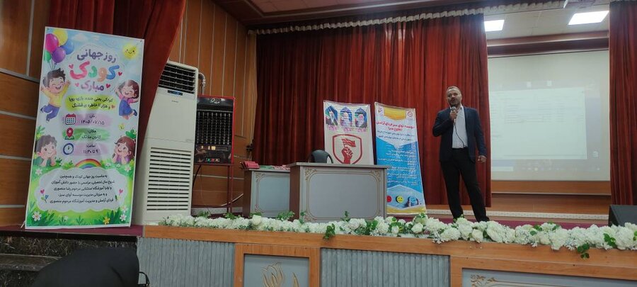 قرچک | طنین لبخند کودکان در جشن روز جهانی کودک