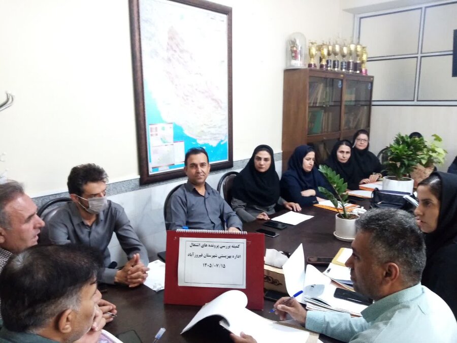 فیروزآباد |تقویت زیرساخت‌های اشتغال‌زایی در فیروزآباد؛ بررسی ۳۰ پرونده وام در جلسه کمیته اشتغال و بیمه اداره بهزیستی