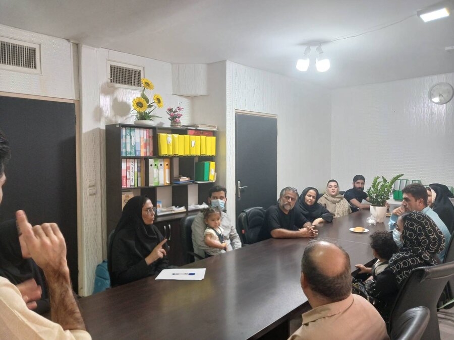 پیشوا | برگزاری جلسه آموزشی طرح حمایتی یونیسف برای مادران باردار و شیرده در اداره بهزیستی