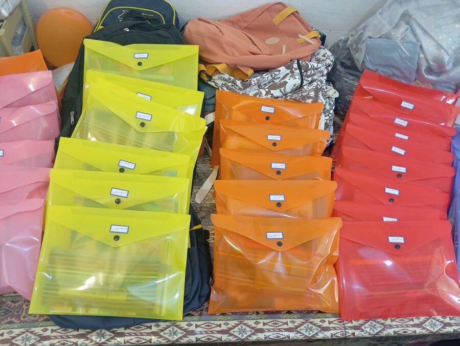 لبخند دانش‌آموزان، ثمره‌ی بخشش خیراندیشان؛ تهیه ۵۰ بسته تحصیلی برای دانش‌آموزان تحت پوشش بهزیستی لامرد