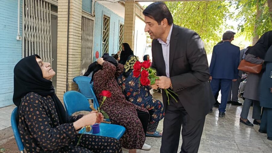 دیدار متفاوت با سالمندان؛ روایت تجربه و توانمندی در خانه سالمندان صدیق خرم‌آباد