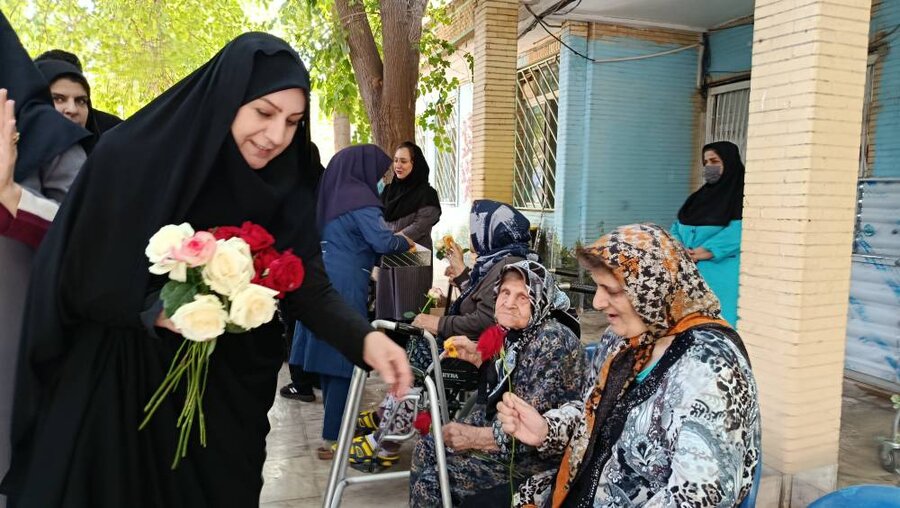 دیدار متفاوت با سالمندان؛ روایت تجربه و توانمندی در خانه سالمندان صدیق خرم‌آباد