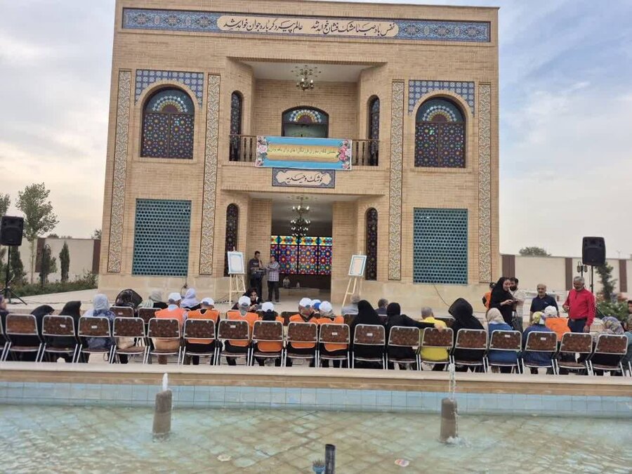 افتتاح کافه رستوران «فرزانگان» در شهر وحیدیه همزمان با روز جهانی سالمند