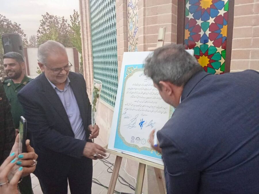 افتتاح کافه رستوران «فرزانگان» در شهر وحیدیه همزمان با روز جهانی سالمند