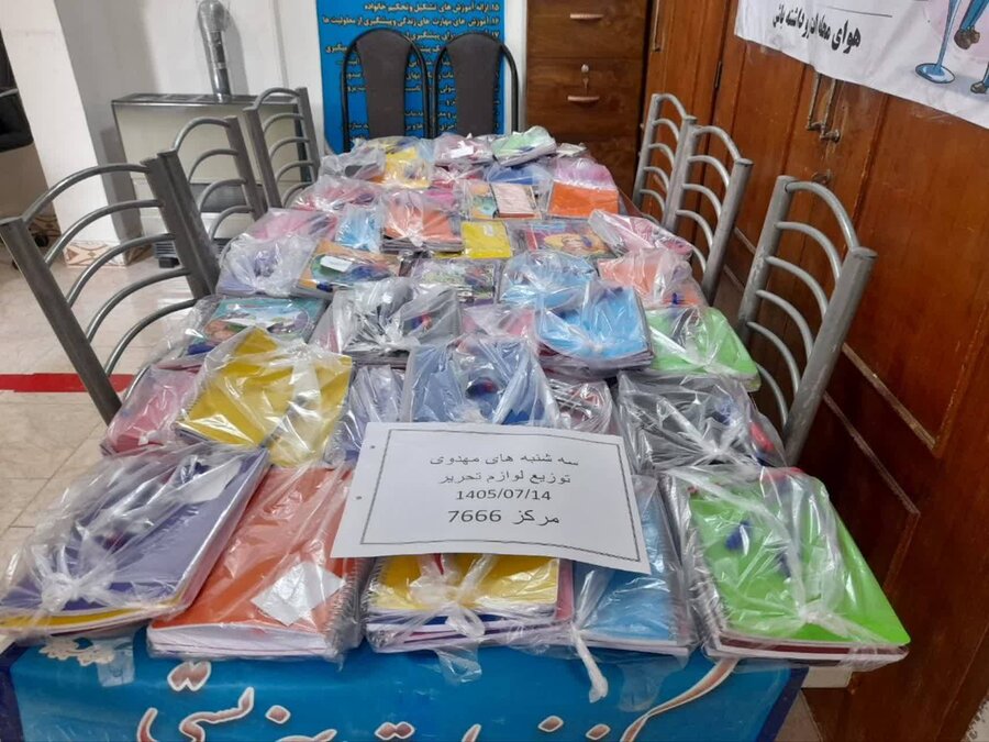 مشارکت  مردمی در حمایت از دانش‌آموزان بروجردی؛ توزیع ۶۴ بسته لوازم‌التحریر در هفته ملی کودک