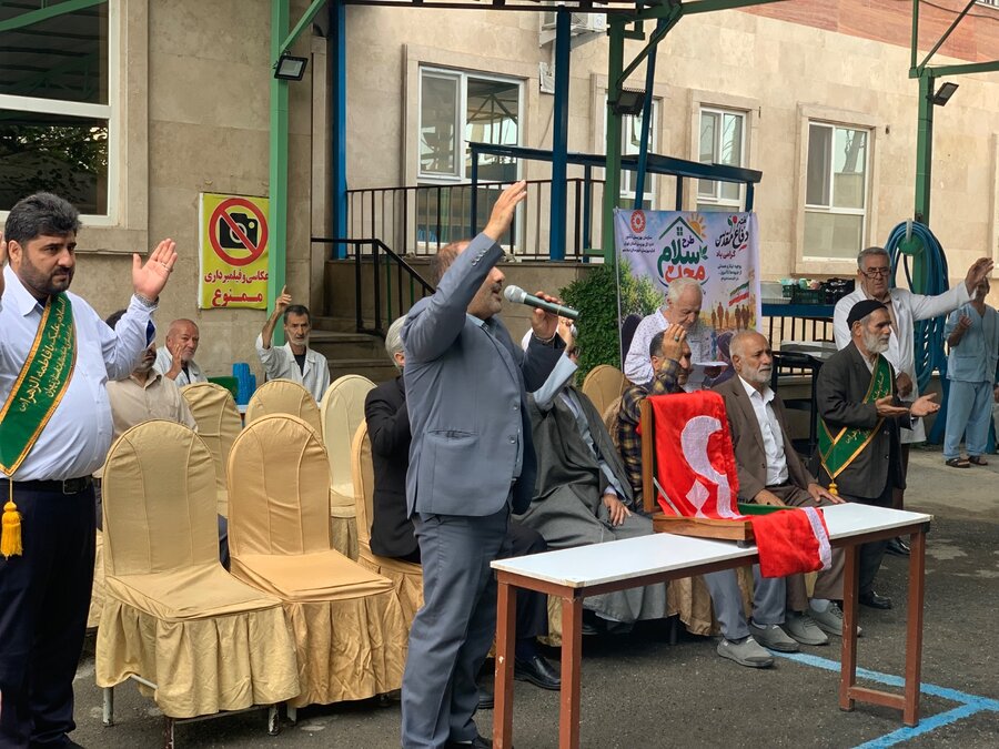 اسلامشهر | آیین پرچم‌گردانی گنبد حرم مطهر امام حسین (ع) در مرکز نگهداری سالمندان فرشتگان فجر آسمانی با محوریت طرح سلام‌محله