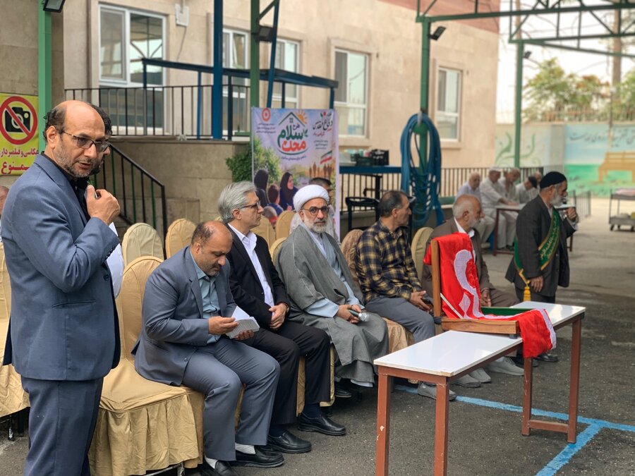 اسلامشهر | آیین پرچم‌گردانی گنبد حرم مطهر امام حسین (ع) در مرکز نگهداری سالمندان فرشتگان فجر آسمانی با محوریت طرح سلام‌محله