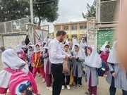 استقرار تیم سیار اورژانس اجتماعی بهار در روز جهانی کودک؛ معرفی خدمات خط ۱۲۳ به دانش‌آموزان