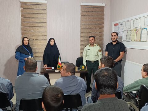 دیدار کارکنان نیروی انتظامی با توان‌خواهان شهرستان ملایر به مناسبت هفته نیروی انتظامی